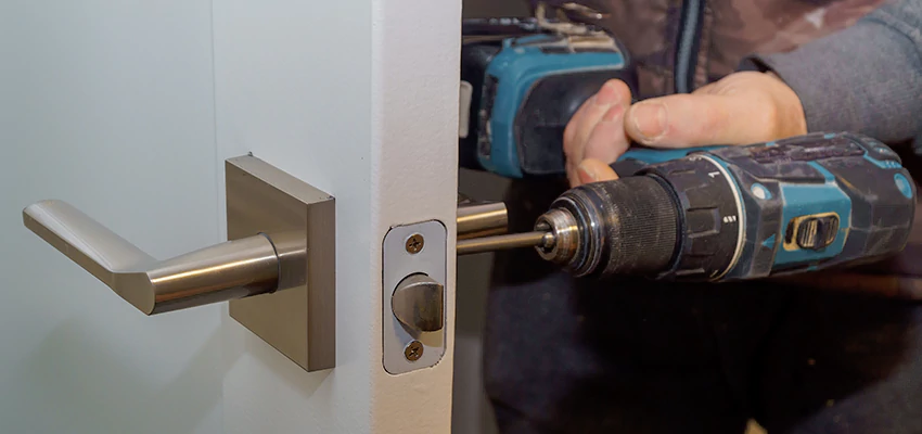 Broken Door Handle Lock Repair in Thousand Oaks, California
